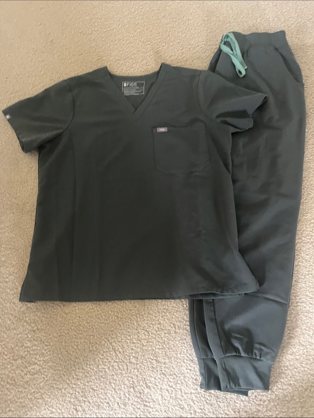 Figs Women’s Catarina Scrub Top and Zamora Joggers in Bonsai